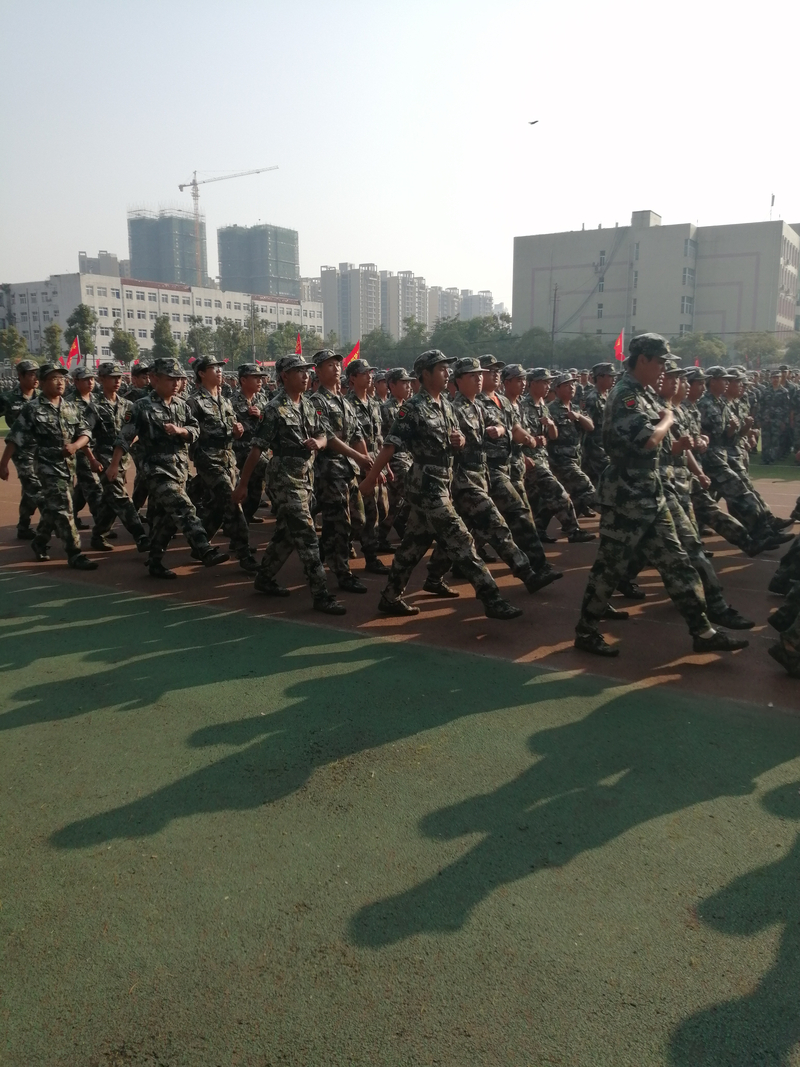 新生军训风采.jpg