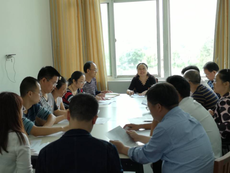 公司党委委员向敏部长上党课.jpg